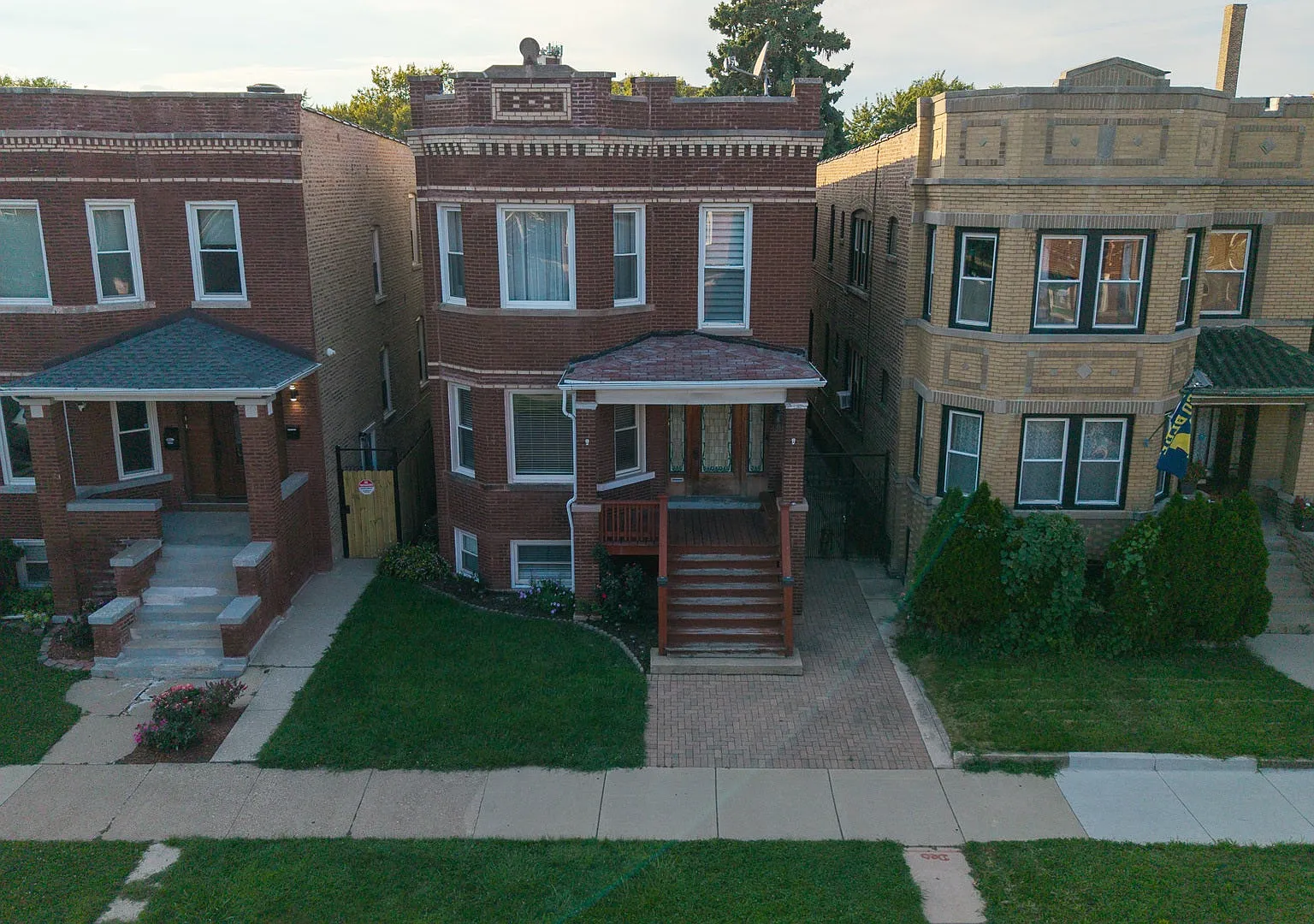 3 bed, 1.0 bath, $2,500 — Photo 2