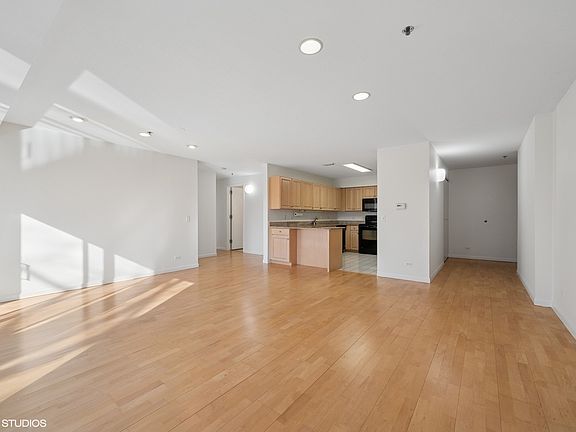 2nd image of 1050 Arbor Ln APT 202