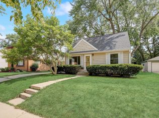 519 Gascoigne Dr, Waukesha, WI 53188