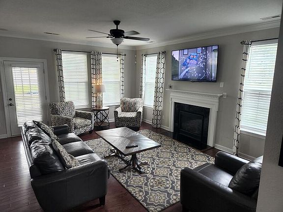 4th image of 904 Darlene Ct
