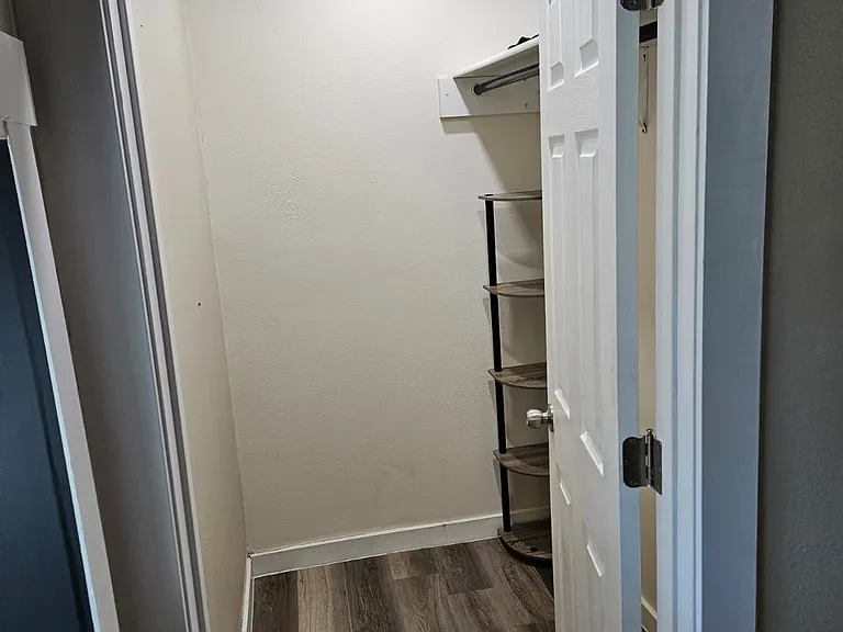 429 Wells Ave N #B — Photo 11