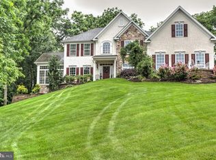 10 Winding Brook Dr, Sinking Spring, PA 19608