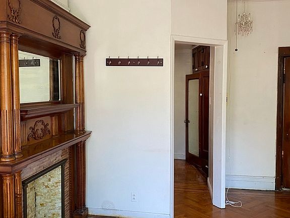 5th image of 626 2nd St #5