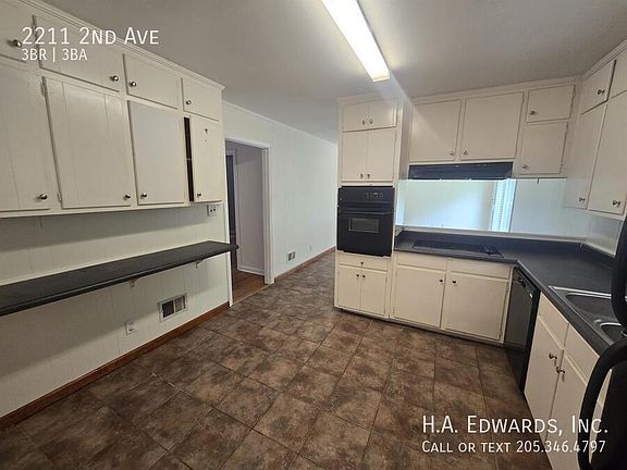 3rd image of 2211 2nd Ave