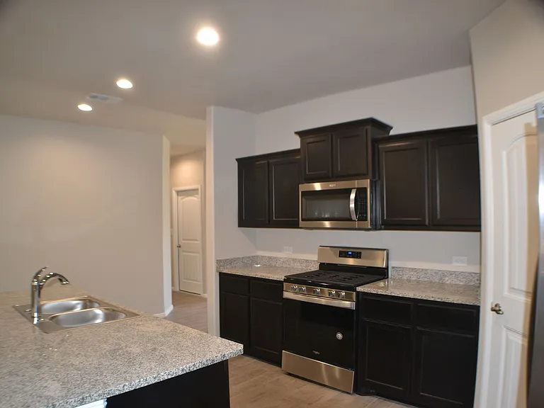 7541 Orion Rd — Photo 2