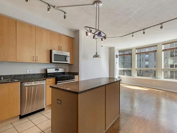 3rd image of 600 N Kingsbury St APT 806