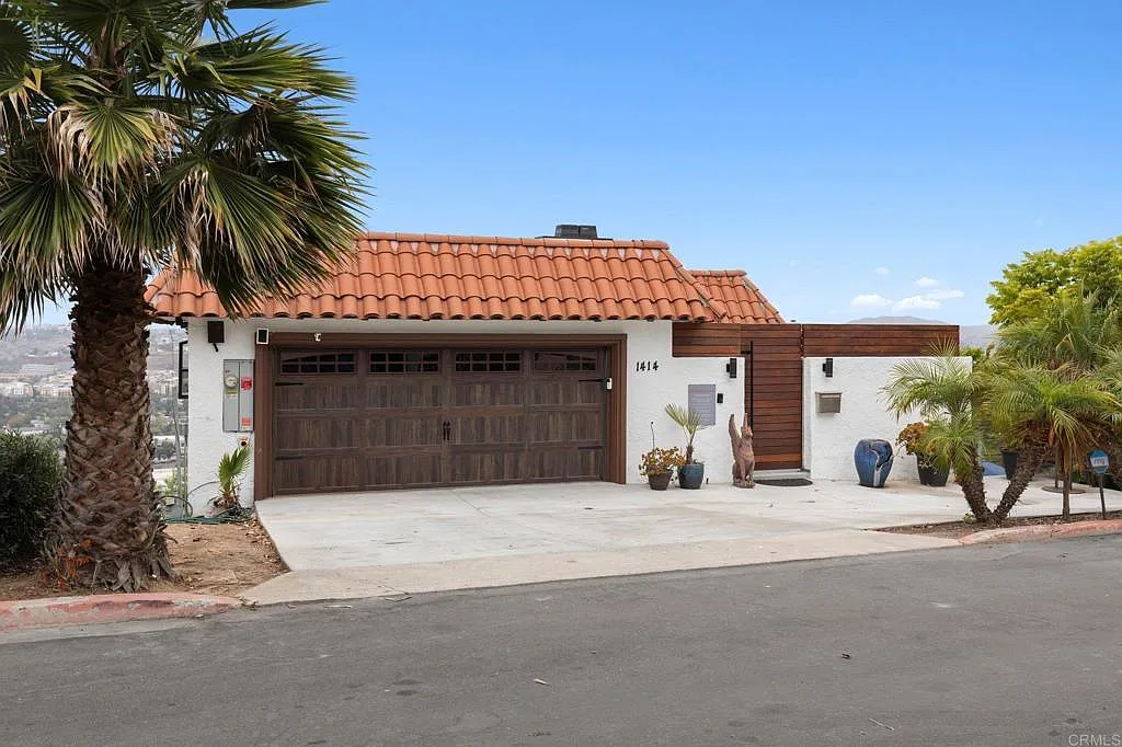 5 bed, 3000 sqft, $9,850 — Photo 3