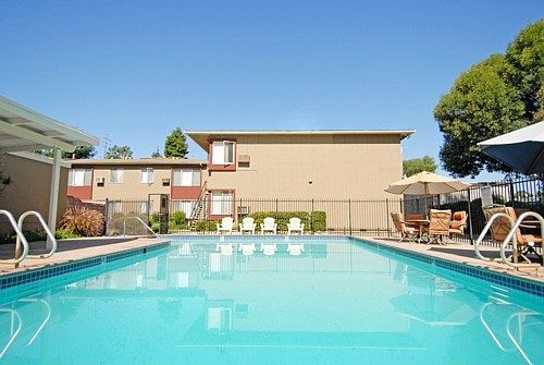 4th image of 13727 Sylvan St APT 9