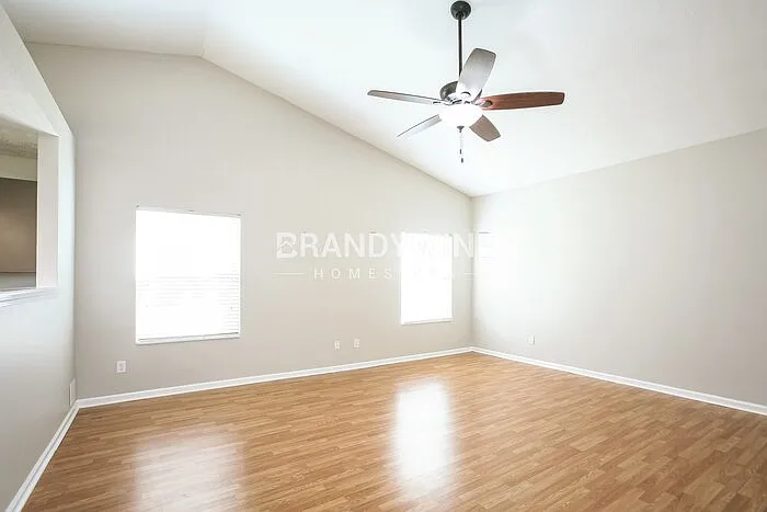 3236 Weller Dr — Photo 3