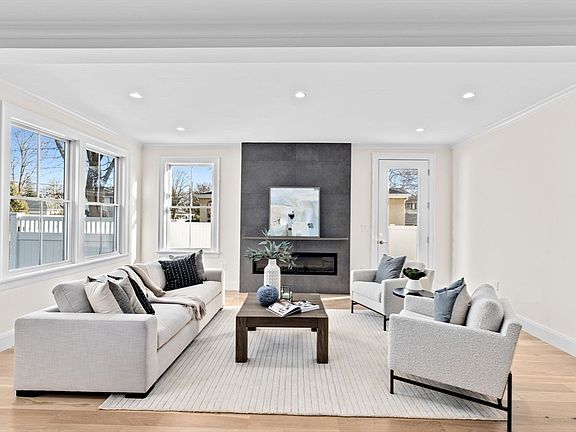 4th image of 32 Kingsbury St #B