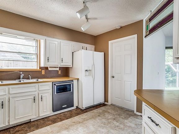 5th image of 266 Larry Dr