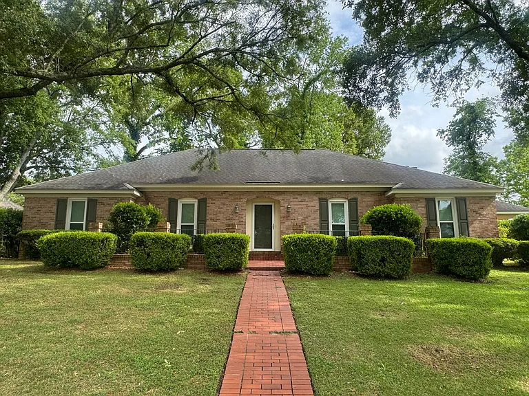 4600 Fox Den Ln — Photo 1