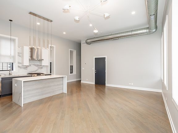 4th image of 1436 W Blackhawk St #101