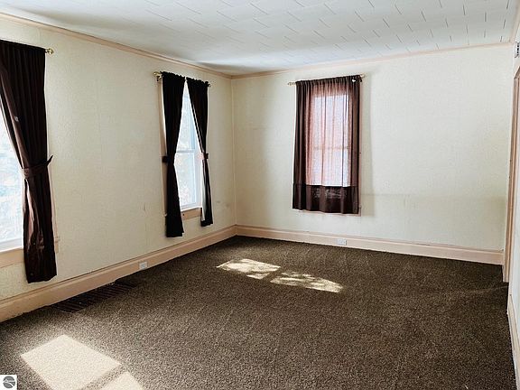 4th image of 223 Evart St