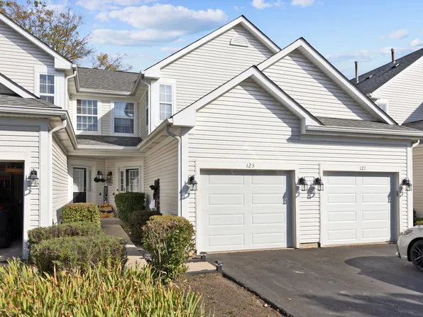 123 Northlight Passe St #123, Lake In The Hills, IL 60156