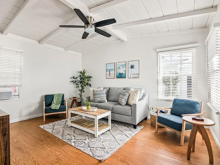 319 Nautilus St — Photo 1