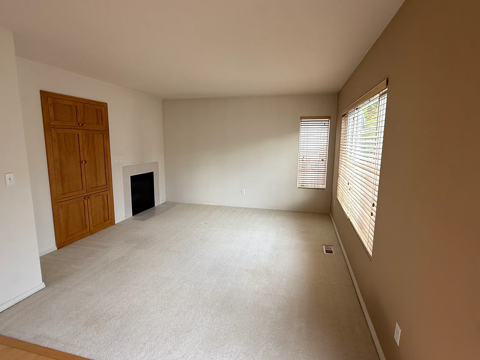 4 bed, 2.5 bath, 1800 sqft, $3,900 — Photo 2
