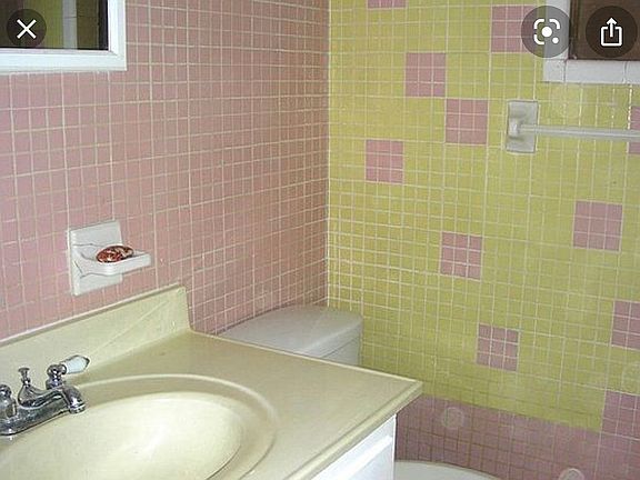 3rd image of 313 Paradise Cir