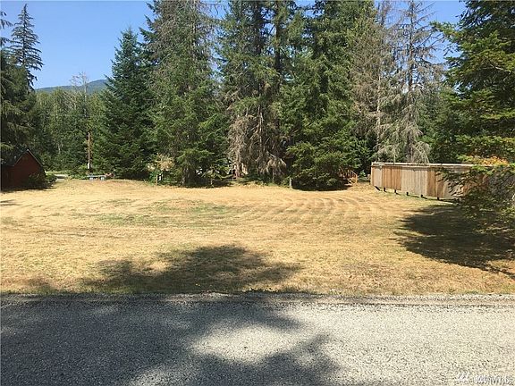 3rd image of 384 Paradise Dr