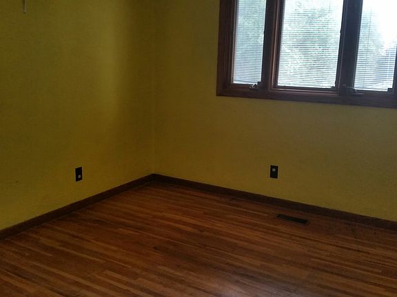 4th image of 4545 Central St