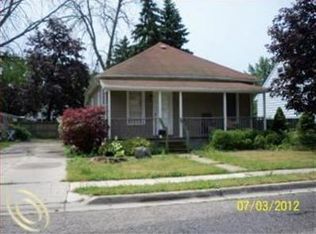 921 Adams St, Saint Clair, MI 48079
