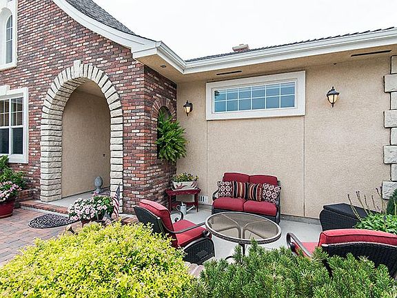 2nd image of 1177 Woodfords Ln