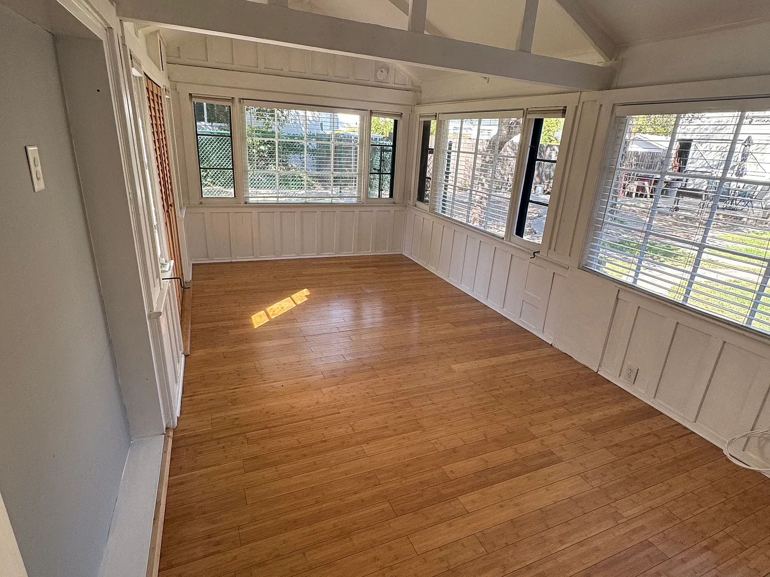 Studio, 400 sqft, $2,400 — Photo 3