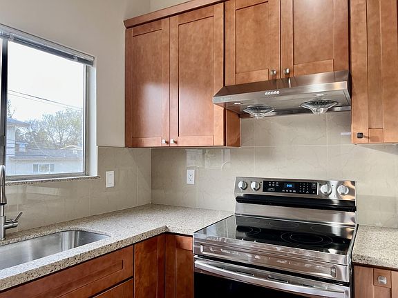 4th image of 1599 Maurice Ln #4
