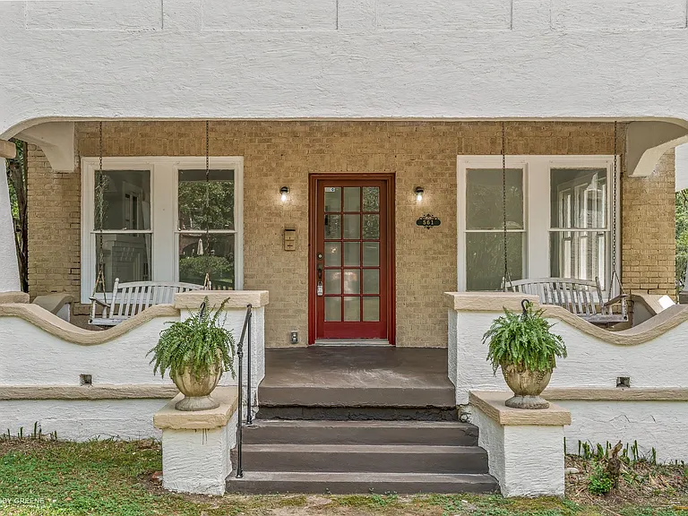 561 Forest Ave — Photo 4