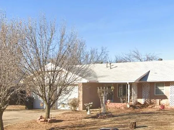 713 Century Dr, Moore, OK 73160