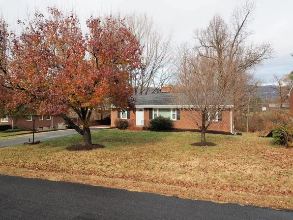 2644 Lindenwood Dr, Vinton, VA 24179