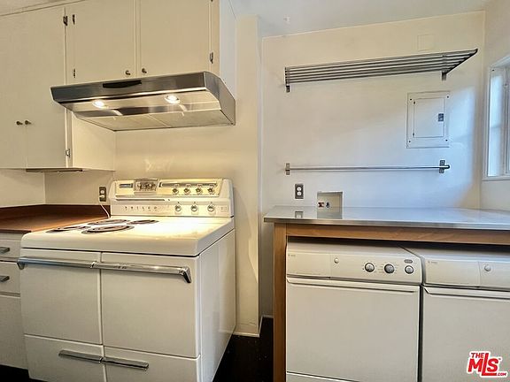 4th image of 5205 Village Grn