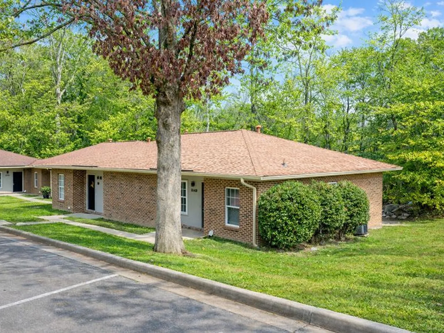 Woodpecker Court Duplexes — Photo 2