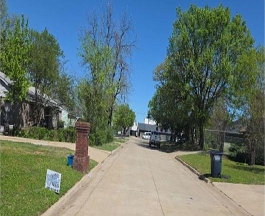 4th image of 208 S Ruth Ave