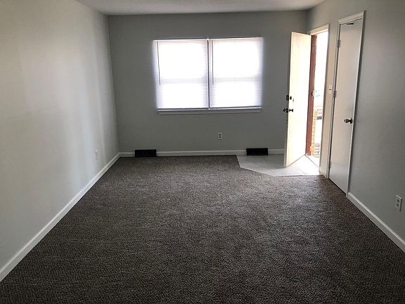 4th image of 7233 Montana Ave