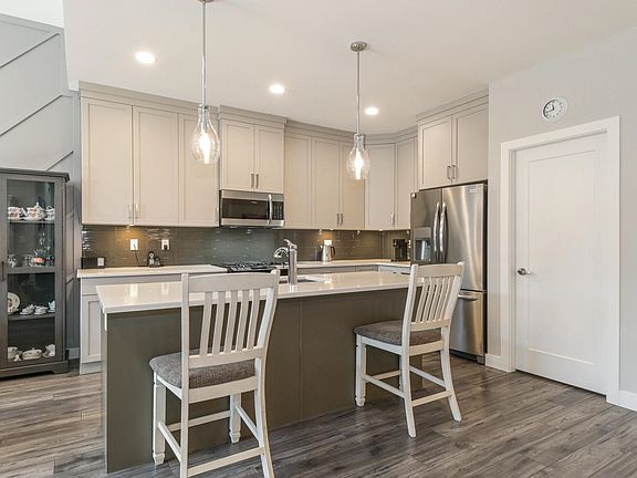 5th image of 46110 Thomas Rd #64