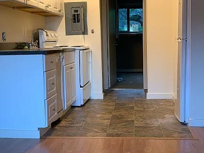 2nd image of 224 Bellevue Ave E APT 4