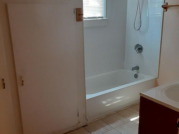 Apartment one bathroom