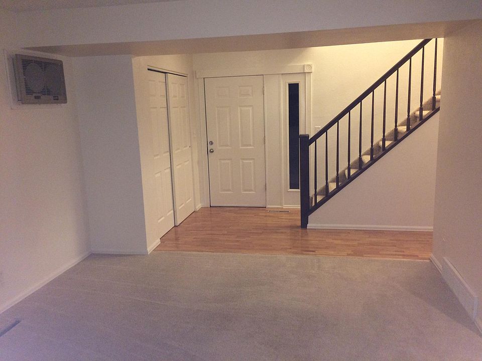 Foyer/ Living room
