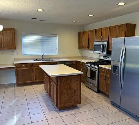 3rd image of 1028 Waterfall Dr NE