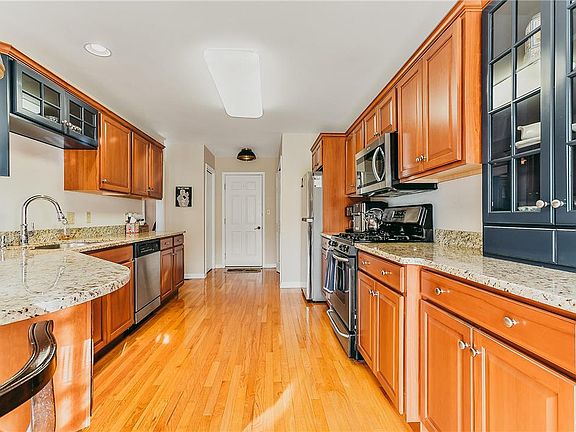 4th image of 1365 Briarwood Ln
