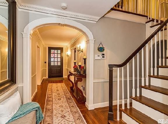3rd image of 813 Wildwood Ct