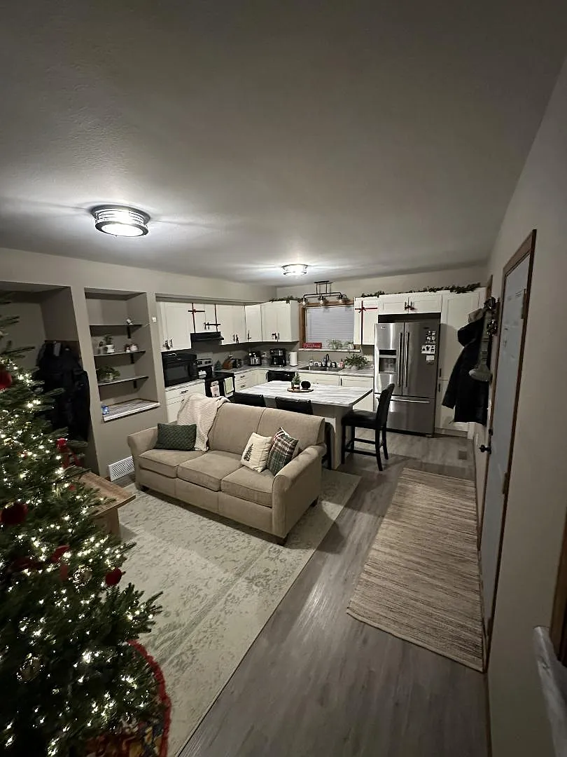 Unit Photo - 118 N Wisconsin St #101