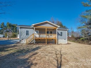 43 Bishop Ln, Flat Rock, NC 28731