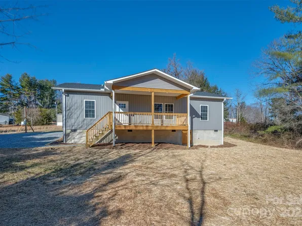 43 Bishop Ln, Flat Rock, NC 28731