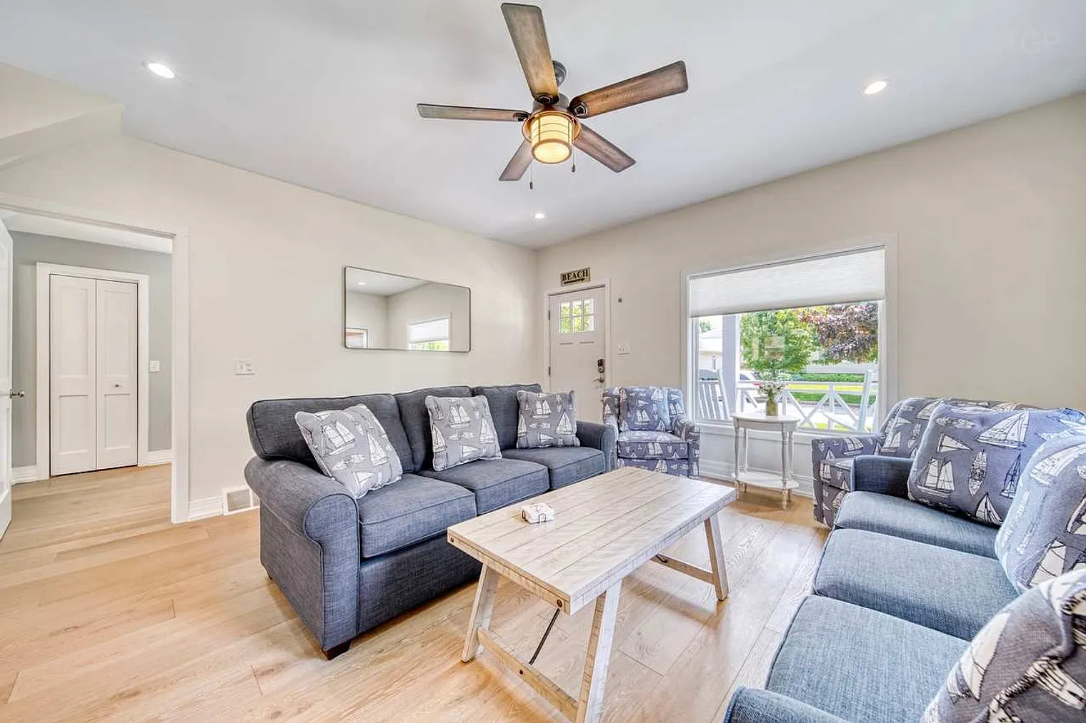 6 bed, 3.0 bath, 2540 sqft, $7,492 — Photo 4