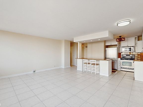 3rd image of 1360 N Sandburg Ter APT 810C