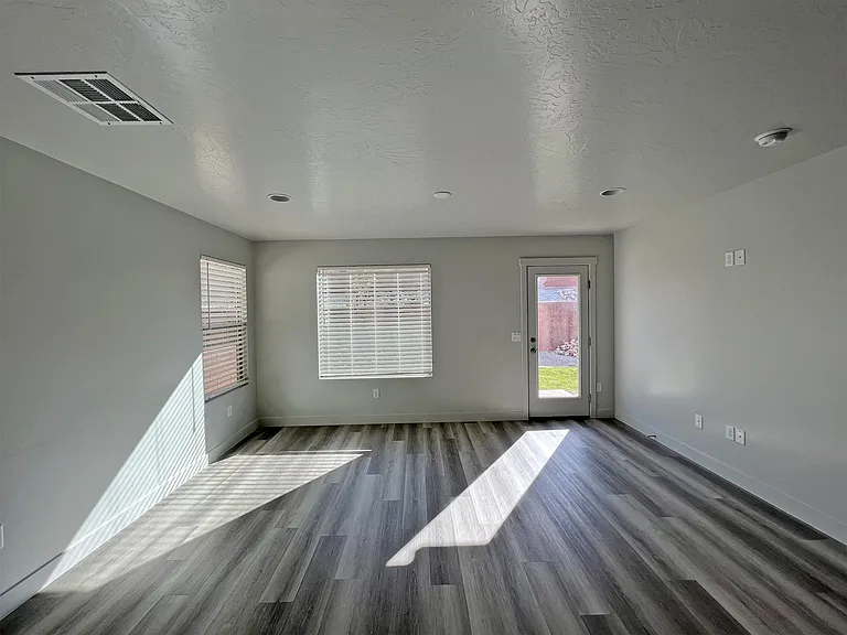 4104 Phobos Ln — Photo 3