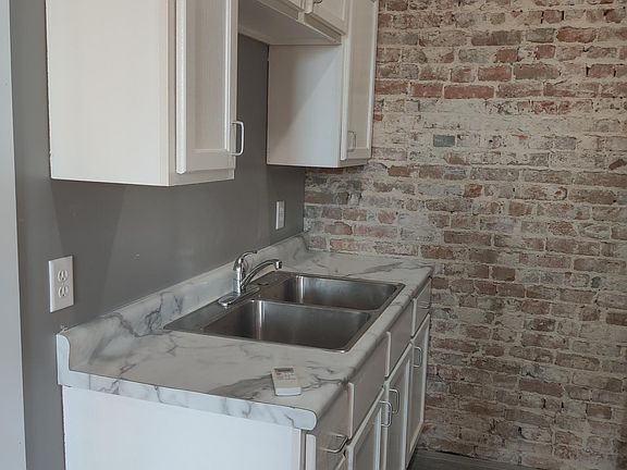 5th image of 401 E Erie St #1