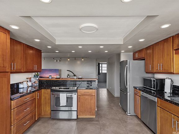 5th image of 1425 Ward Ave APT 12W